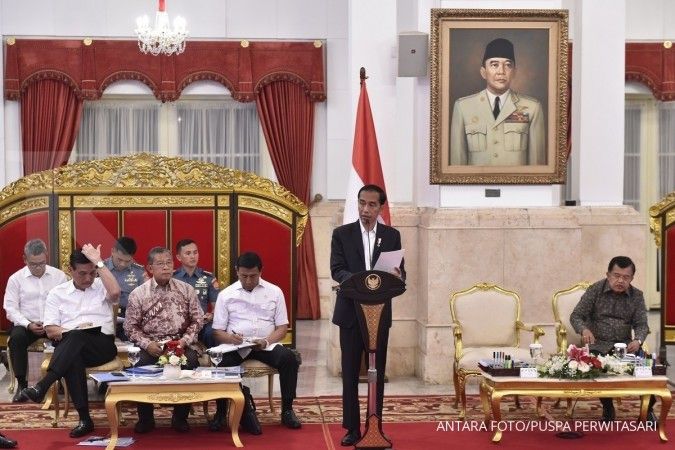 Jokowi questions Indonesia's slow economic growth