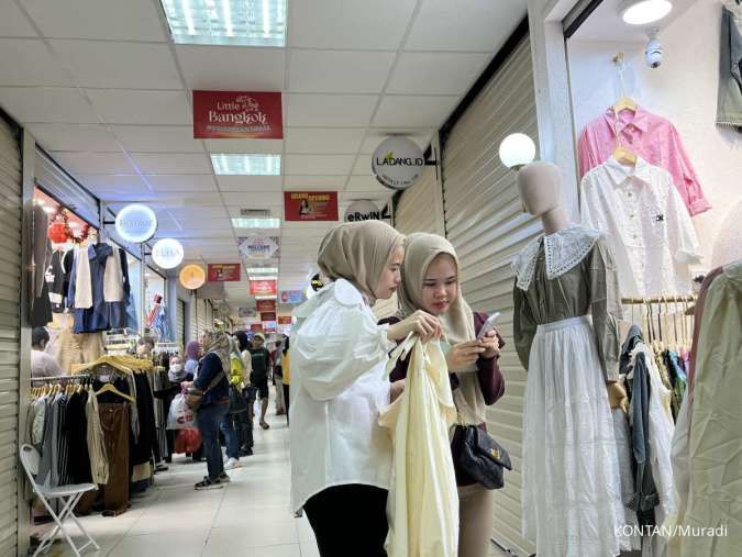 Purbaya Cek Pasar Tanah Abang, Klaim Daya Beli Masyarakat Masih Terjaga
