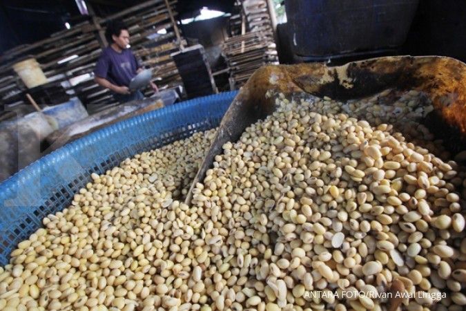 Harga kedelai melonjak, perajin tahu tempe pusing