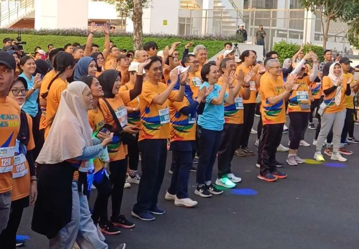 1300 Peserta Ikuti Lari 5.9K Peringatan Hari Kesehatan Nasional