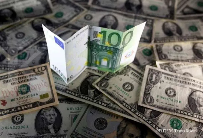 FOREX - Dollar Hits 5-month High Against Euro; Yen Weakest Since 1990