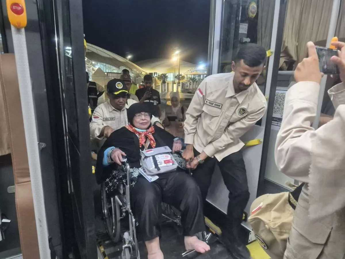 Bandara Madinah Fasilitasi Bus Khusus Jemaah Haji Lansia yang Gunakan Kursi Roda