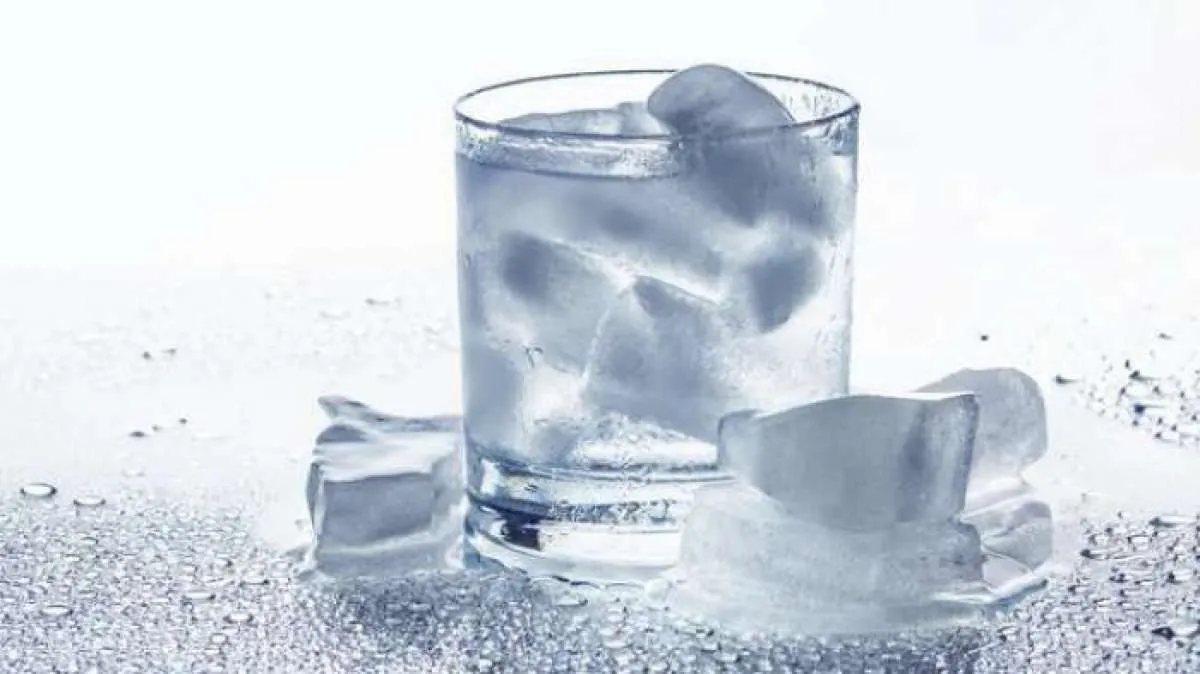 Bisa menurunkan berat badan, ini manfaat dan efek samping minum air dingin