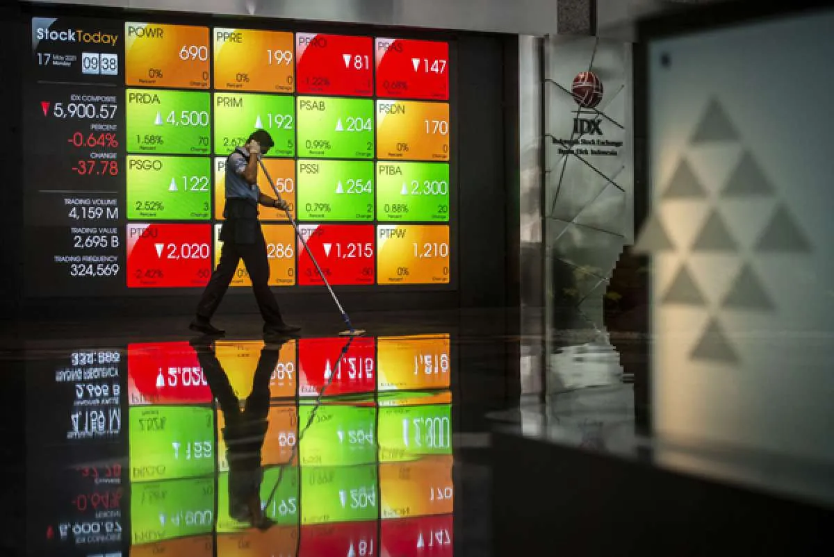IHSG menguat tipis, saham-saham ini banyak diburu asing, Selasa (18/5)