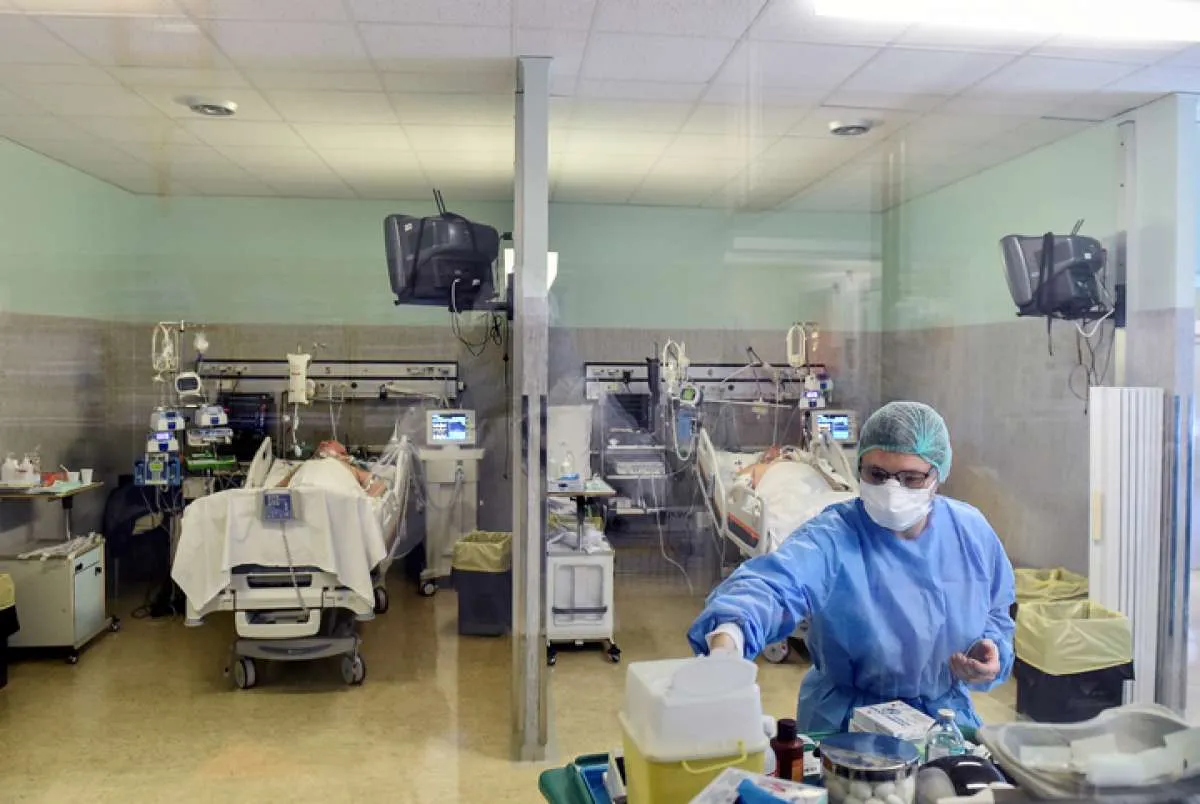 Kuba mengirimkan dokter dan perawat ke Italia