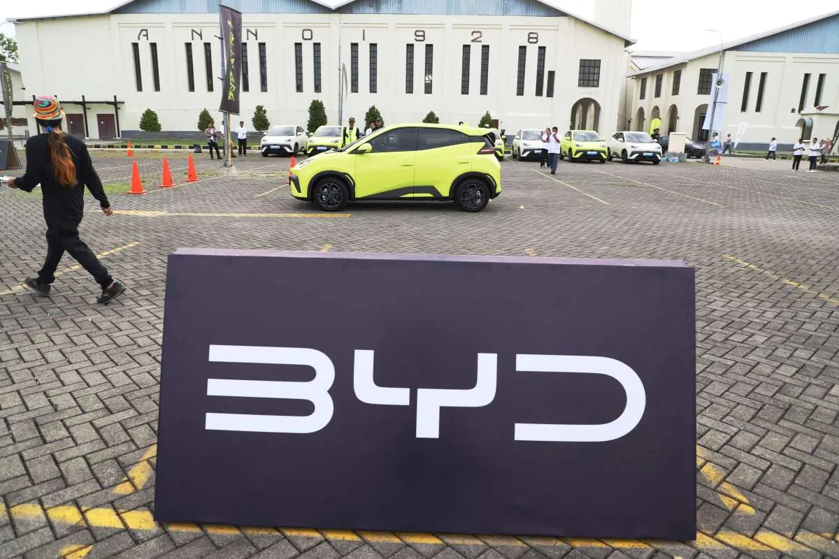 Laba BYD Anjlok 30%, Target Jual 2025 Dipangkas 16%!