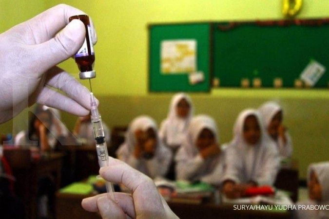 Jokowi campaigns for MR vaccine amid low coverage