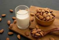 Apa yang Terjadi pada Tubuh jika Minum Susu Almond Setiap Hari?