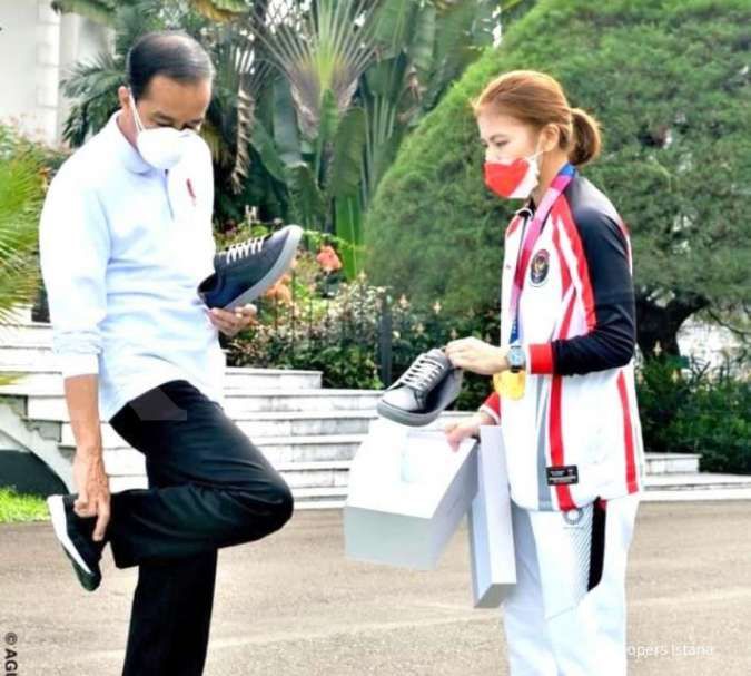 Jokowi beli sepatu sneakers produk peraih medali emas Olimpiade Tokyo