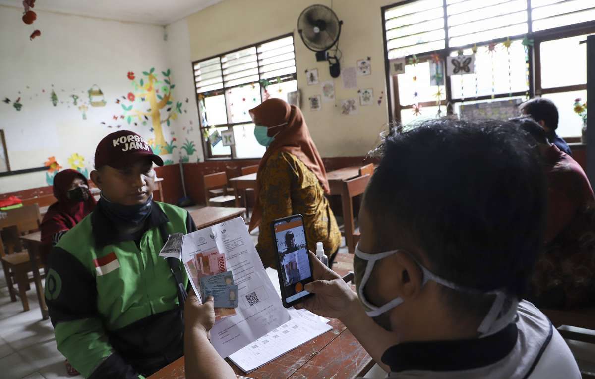 Waduh, Pembagian Bansos Tunai Masih Kusut Masai