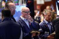 Wall Street Bergerak Tipis Rabu (24/6), Investor Tunggu Laporan Keuangan Micron