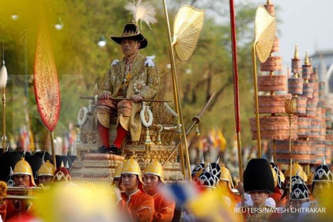Rakyat Thailand semakin berani menentang tabu, sang raja digugat