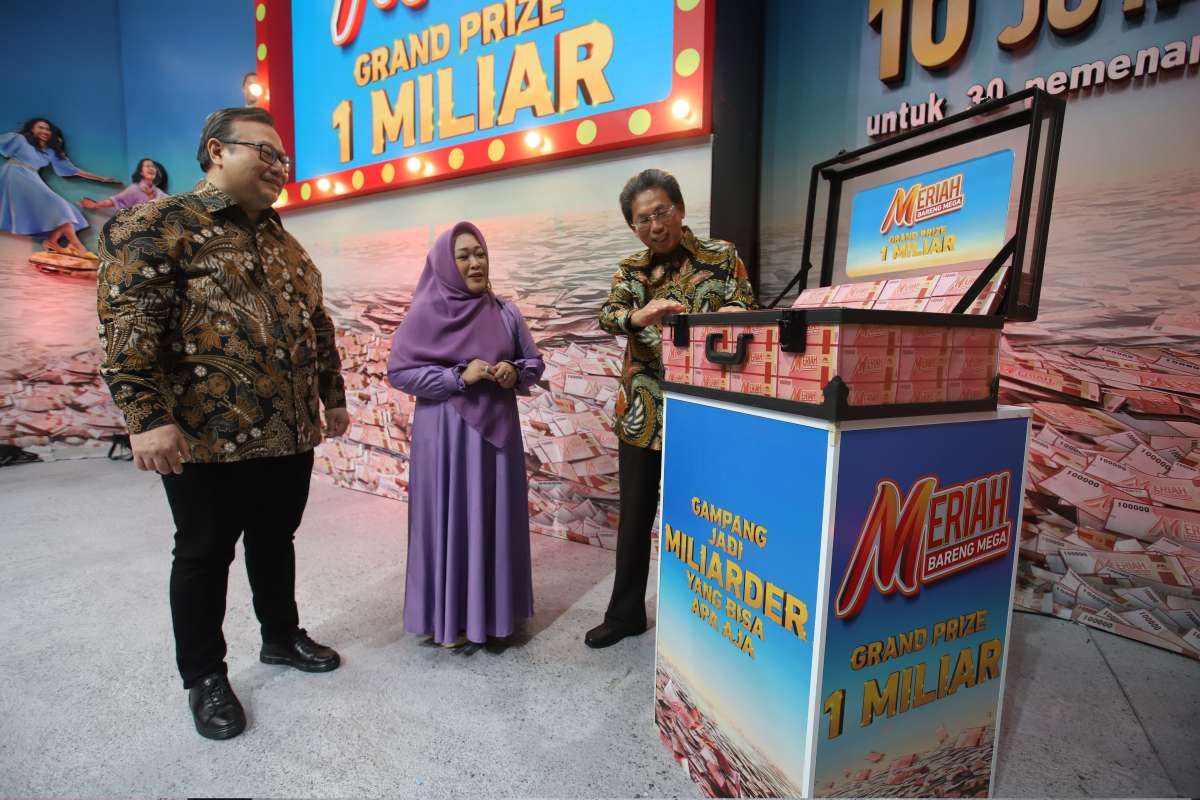 Bank Mega Serahkan Hadiah Utama Program Meriah Bareng Mega