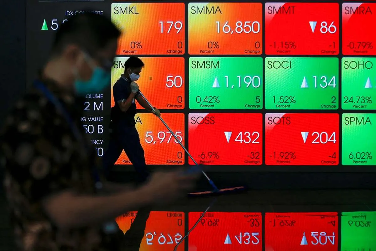 IHSG melemah 0,7% ke 4.933 pada akhir sesi I, TLKM, MNCN dan BBCA dilepas asing