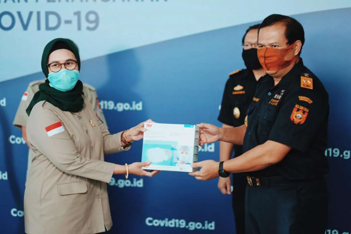 Bea Cukai hibahkan puluhan ribu masker ke BNPB
