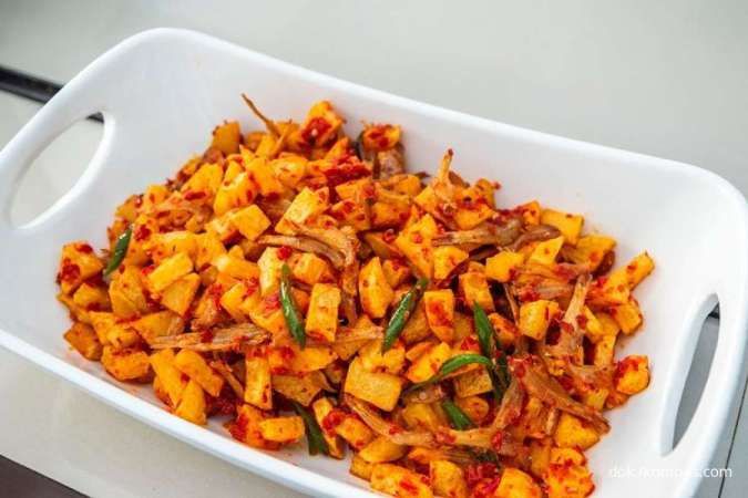 Resep Kentang Balado Spesial dengan Sambal Rendang yang Ditumis sampai Harum