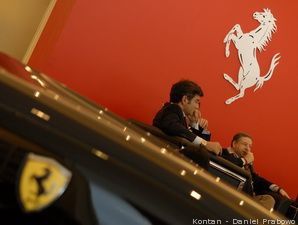 Ferrari Gugat Perusahaan Garmen