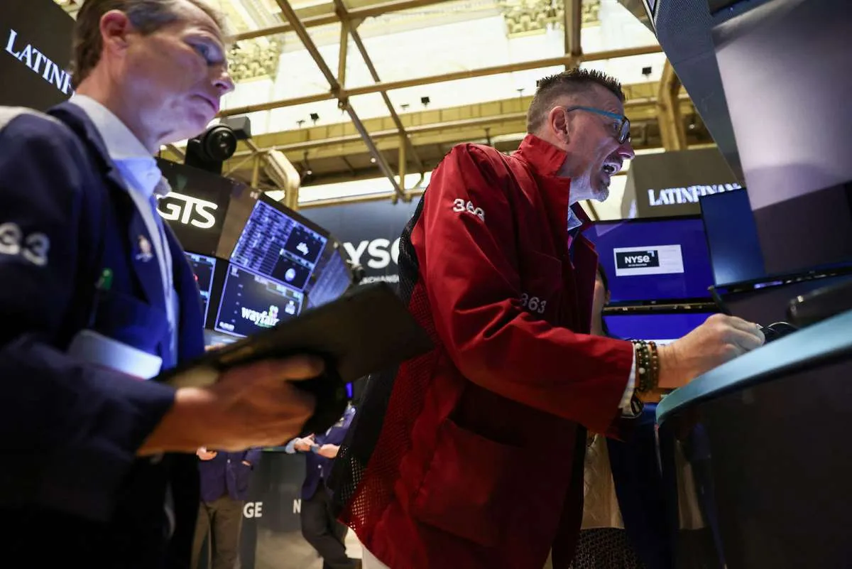 Wall Street Sepekan: S&P 500 dan Dow Melemah, Nasdaq Masih Menguat 