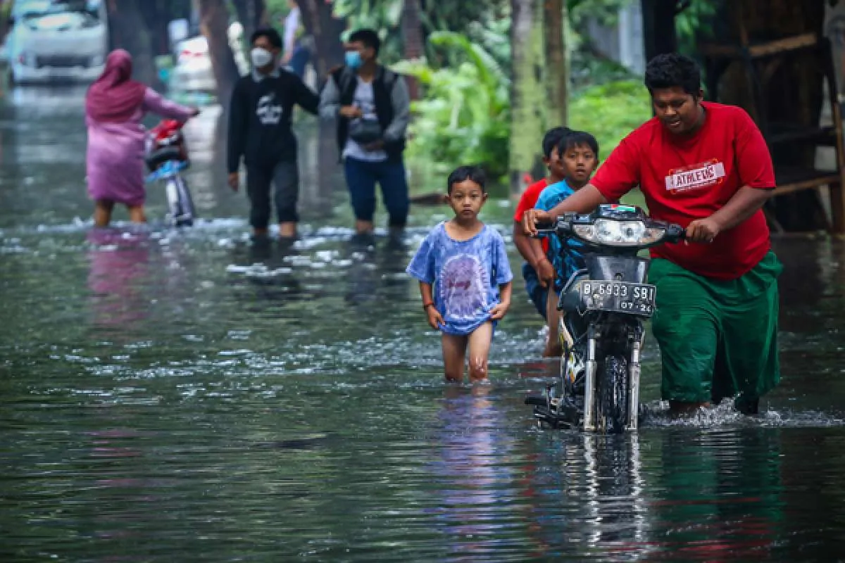 Cuaca besok di Jabodetabek hujan lebat, Jakarta tetap waspada potensi banjir