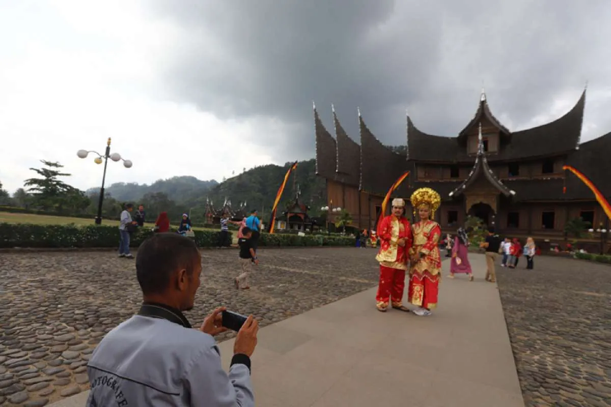 Prakiraan Cuaca Padang Hari Sabtu (6/4) dari BMKG, Hujan Sesaat di Siang Hari