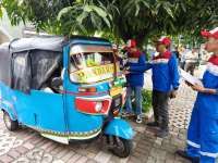 Jaga Solidaritas, PGN Salurkan Bantuan untuk Komunitas Pengemudi Bajaj Gas