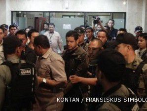 Jenguk Nazaruddin tanpa izin, anggota Komisi III DPR menuai kritik