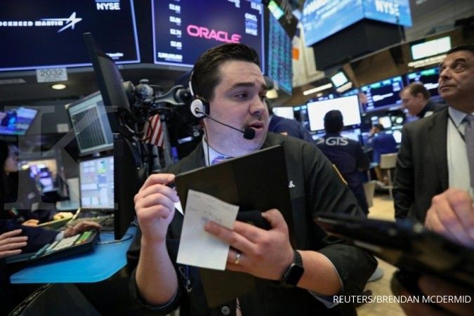 Wall Street turun setelah rilis outlook FedEx dan menanti putusan The Fed