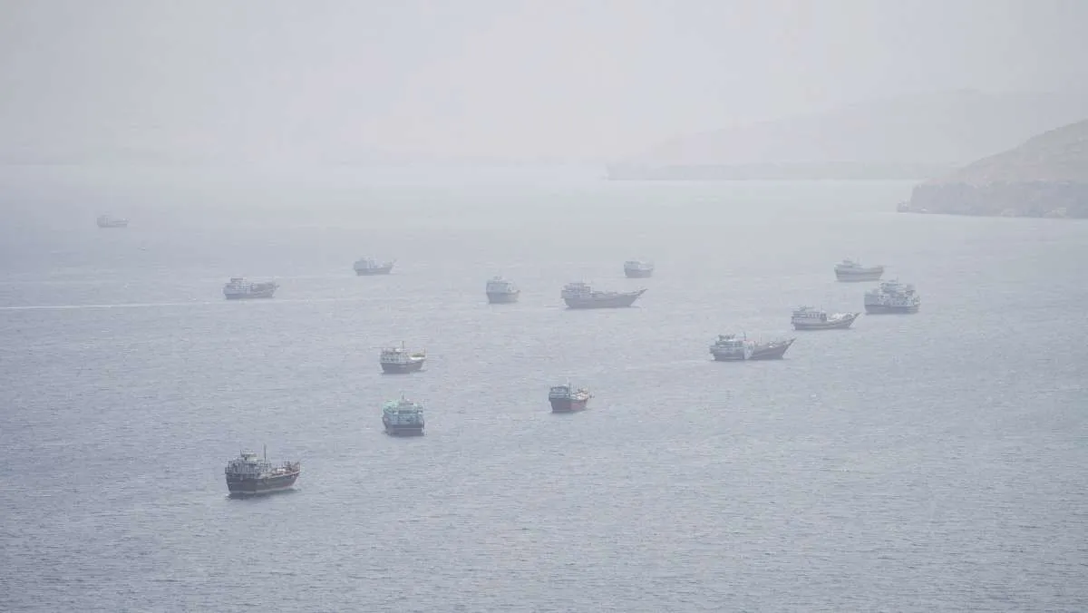 Kapal Kena Proyektil di Selat Hormuz, Risiko Krisis Energi Makin Membesar