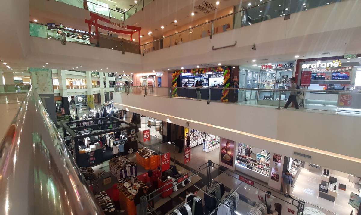Kunjungan Pusat Belanja Anjlok Akibat Kerusuhan