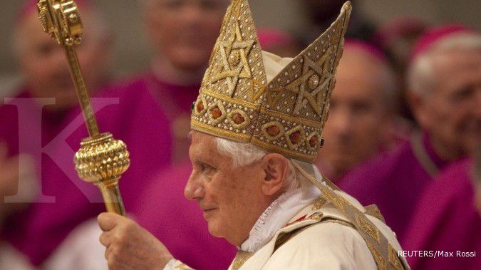 Secara mengejutkan Paus Benediktus XVI mundur