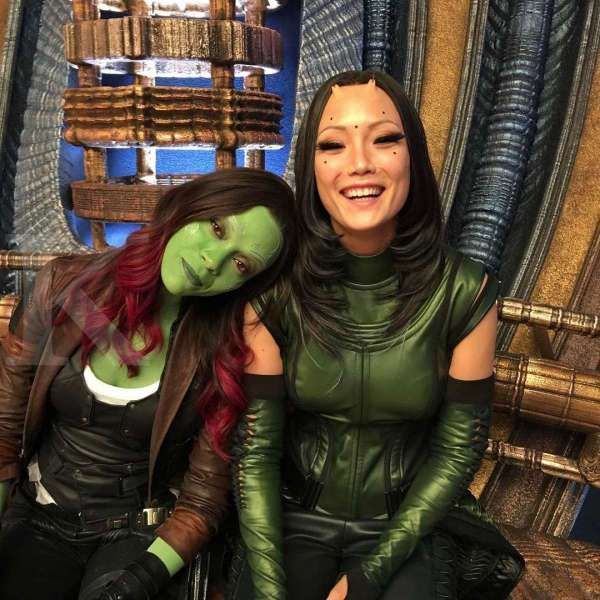 Zoe Saldana pemeran Gamora dan Pom Klementieff pemeran Mantis di film Guardians of the Galaxy Vol. 2 (2017)