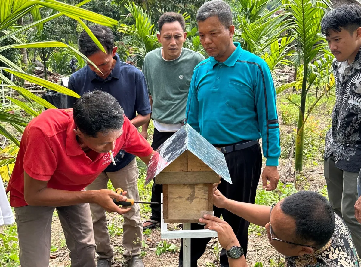 Berdayakan Masyarakat Desa Embawang, Bukit Asam (PTBA) Dukung Budidaya Lebah Madu
