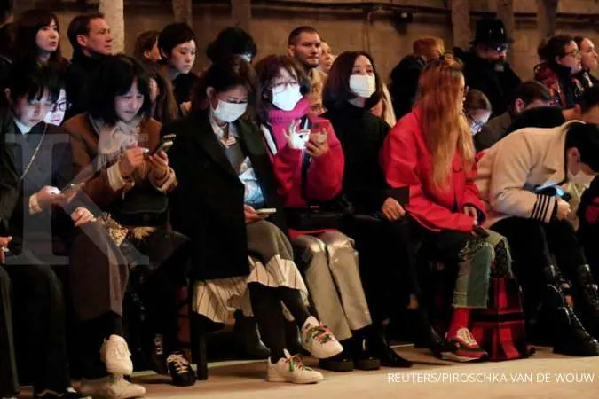With no paparazzis or parties, Paris prepares for virtual fashion week
