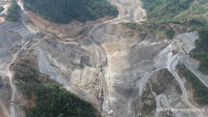 Brantas Abipraya Bangun Bendungan Bener, Pastikan Keutamaan K3 dalam Pelaksanaannya