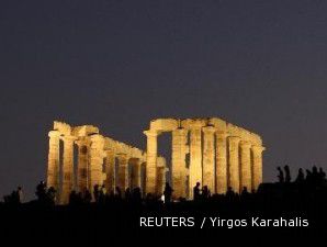 Semester I, Defisit Yunani Turun 46%