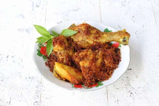 Resep Masakan Ayam Goreng Bumbu Kuning, Harumnya Menyebar Kemana-mana