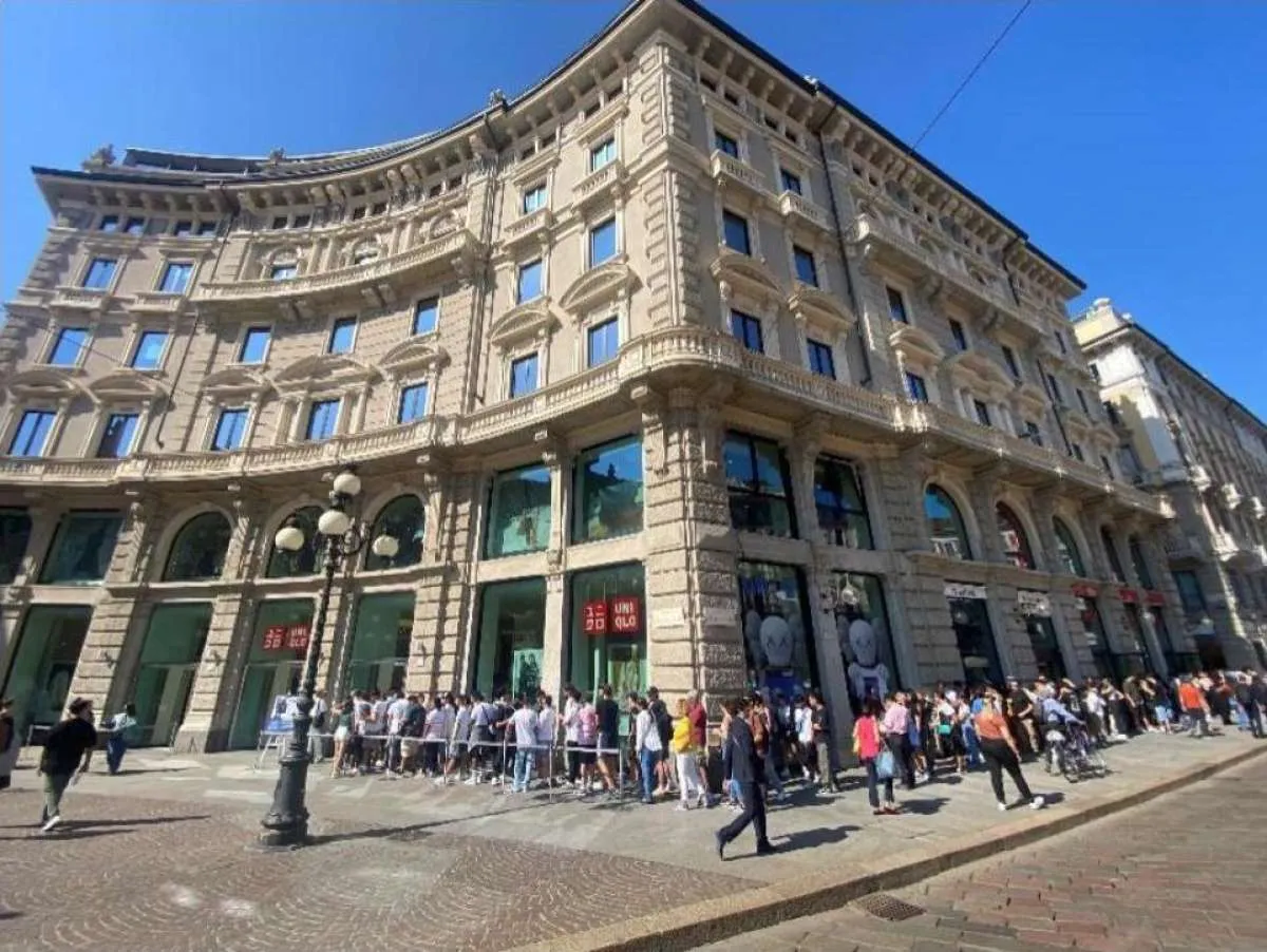 Fenomena Peluncuran Kolaborasi UNIQLO& KAWS Diwarnai Antrian Panjang di Seluruh Dunia