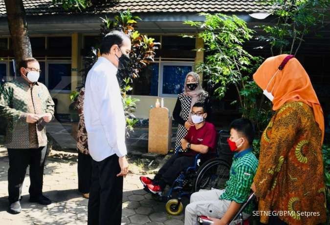 Jokowi minta masyarakat mulai belajar hidup bersama Covid-19