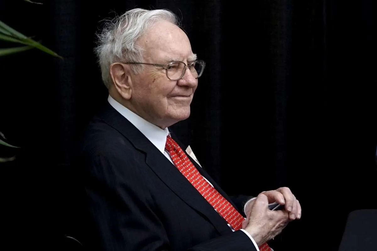 Warren Buffett Membenci Obligasi, Mencintai Uang Tunai 