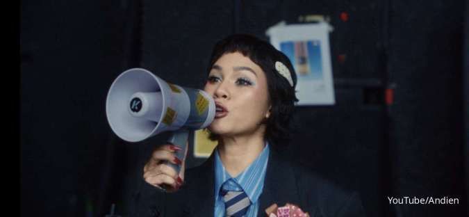 Gaet Ario Bayu hingga Sang Suami, Andien Bawa 13 Muse Lintas Generasi di MV Naksir