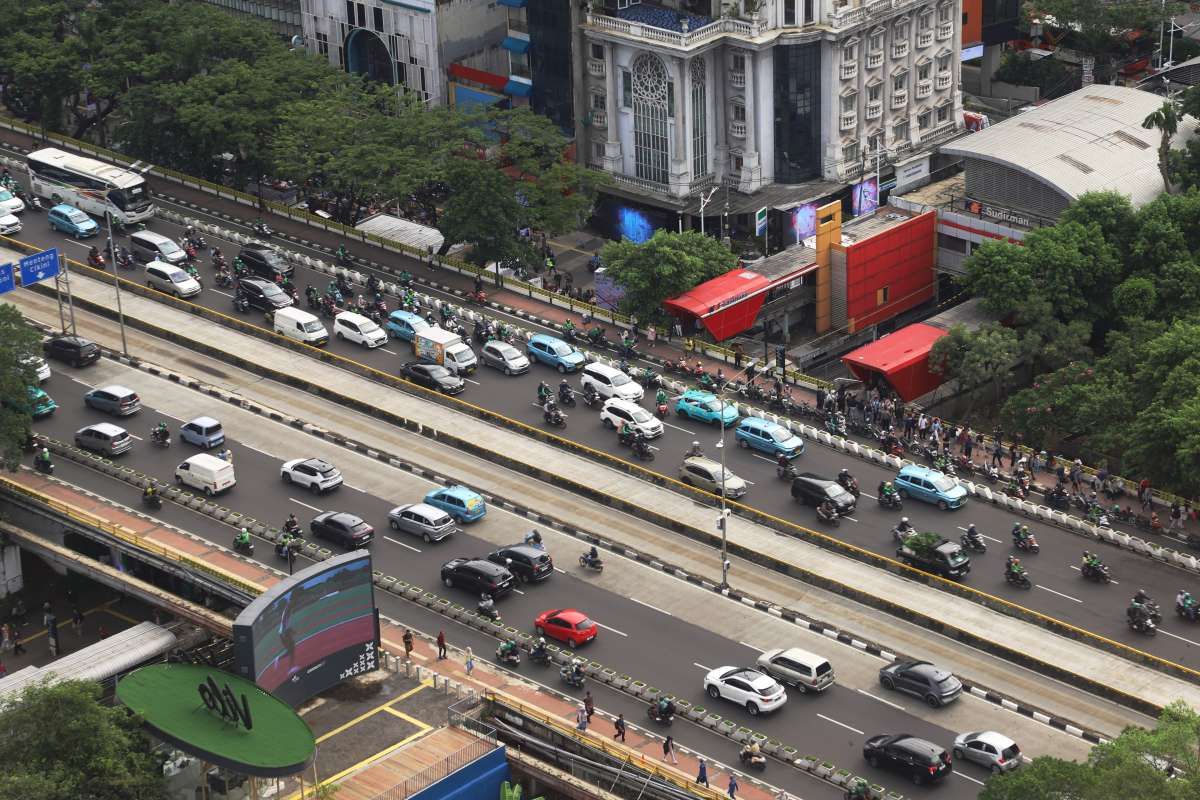 Likuiditas Naik, Ekonomi Masih Terusik