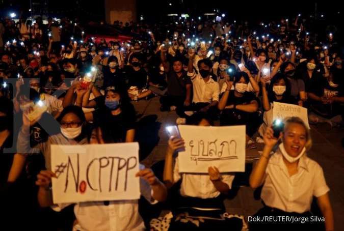 Mahasiswa di Bangkok berunjuk rasa tuntut PM Prayut Chan-o-cha turun jabatan
