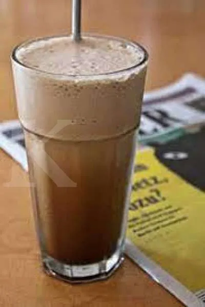 Segelas kopi yang mengandung kafein