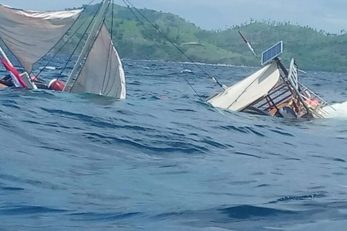 Begini kronologi karamnya kapal Pinisi yang ditumpangi wartawan Istana di Labuan Bajo