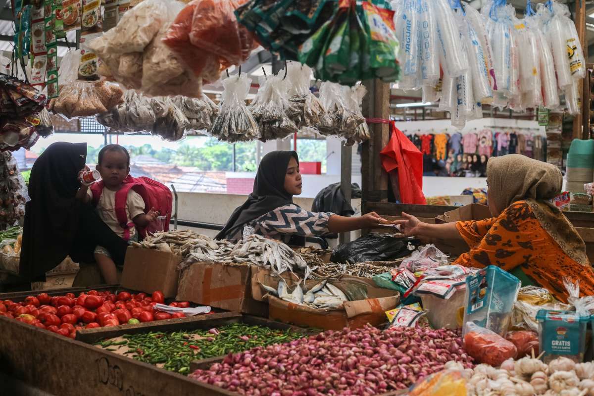 Konsumsi Masyarakat Terkekang Masalah Struktural