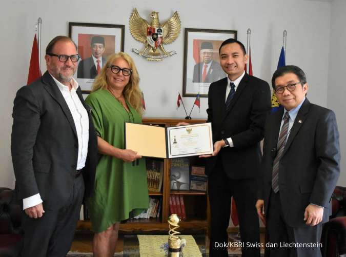 Importir Furnitur Indonesia di Swiss menerima Penghargaan Primaduta Award