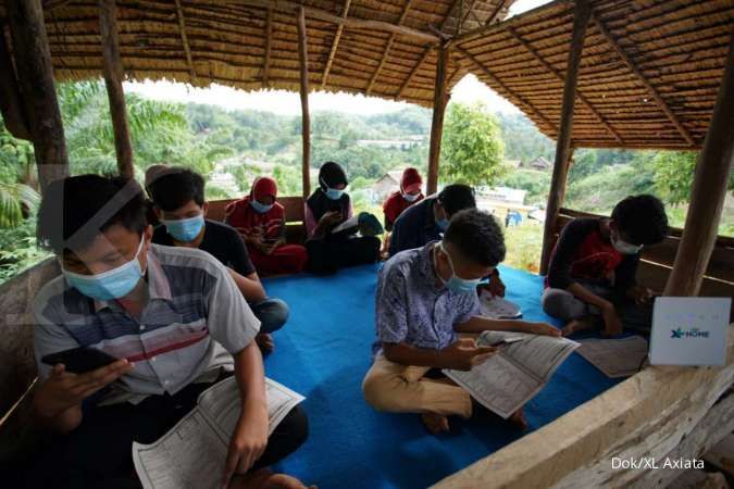 Pelajar di Langkat, Sumatera Utara lancar belajar online berkat 32 router XL Axiata