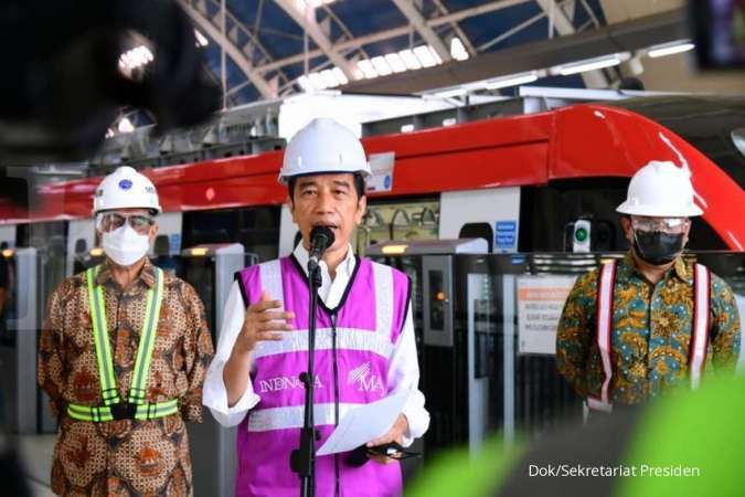 Jokowi jajal LRT 100 persen bikinan Indonesia