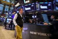 Wall Street Melesat pada Kamis (18/1), Saham Produsen Cip Memimpin