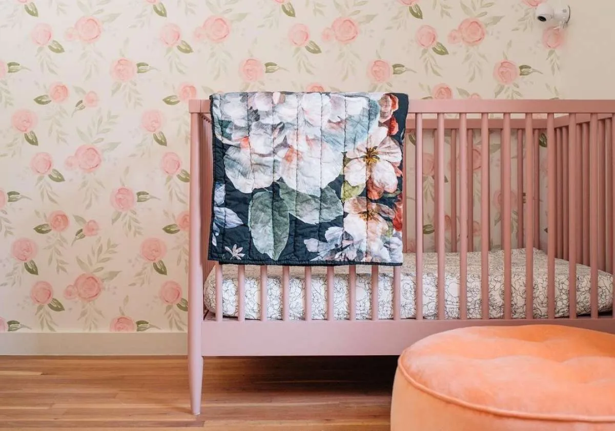 Yuk, Tengok Inspirasi Wallpaper Warna Pink yang Feminin dan Cantik Berikut Ini